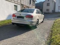 Gebraucht VW Jetta 105 PS (77 kW) 2012 Silber Limousine