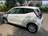 Gebraucht Toyota Aygo 69 PS (50 kW) 2017 Weiß Kleinwagen