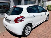 Gebraucht Peugeot 208 68 PS (50 kW) 2017 Weiß Kleinwagen
