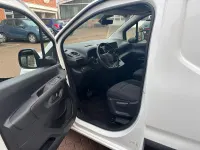 Gebraucht Opel Combo Edition 131 PS (96 kW) 2021 Weiß Van / Kleinbus