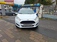 Gebraucht Ford Fiesta Trend 82 PS (60 kW) 2017 Weiß Kleinwagen
