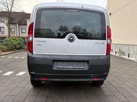 Gebraucht Opel Combo 90 PS (66 kW) 2017 Silber Van / Kleinbus