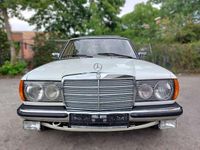 Gebraucht Mercedes 230 136 PS (100 kW) 1982 Weiß