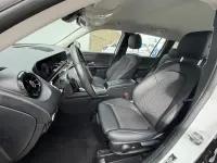 Gebraucht Mercedes GLB200 150 PS (110 kW) 2024 Digitalweiss  metalliclack SUV