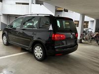 Gebraucht VW Touran 105 PS (77 kW) 2014 Schwarz Van / Kleinbus