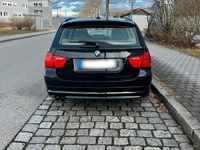 Gebraucht BMW 330 256 PS (188 kW) 2011 Schwarz Kombi