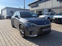 Gebraucht Lexus LBX 136 PS (100 kW) 2024 Sonic chrome (1l1)/ black (202 SUV