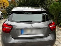 Gebraucht Mercedes A180 Urban 122 PS (89 kW) 2016 Grau Limousine