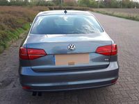 Gebraucht VW Jetta 125 PS (91 kW) 2015 Grau Limousine