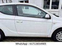 Gebraucht Hyundai i20 77 PS (56 kW) 2011 Weiß Kleinwagen