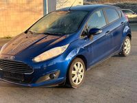 Gebraucht Ford Fiesta 101 PS (74 kW) 2014 Blau Kleinwagen