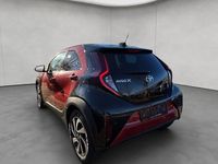 Neu Toyota Aygo X 72 PS (52 kW) 2025 Rot SUV