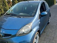 Używany Toyota Aygo 68 KM (50 kW) 2008 Niebieski Hatchback