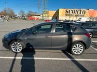 Usata Opel Astra 101 CV (74 kW) 2013 Andere farben Berlina