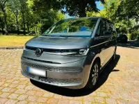 Gebraucht VW Multivan Life 150 PS (110 kW) 2023 Grau Van / Kleinbus