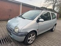 Second-hand Renault Twingo 58 CP (42 kW) 2001 Argintiu Hatchback