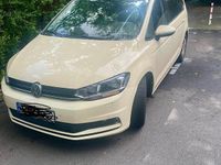 Second-hand VW Touran 2017 Galben Monovolum