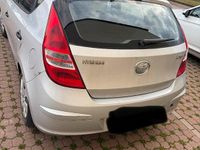 Gebraucht Hyundai i30 109 PS (80 kW) 2009 Silber Kleinwagen