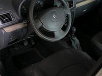 Gebraucht Renault Clio II 75 PS (55 kW) 2004 Silber Kleinwagen