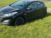 Gebraucht Hyundai i30 101 PS (74 kW) 2016 Schwarz Limousine