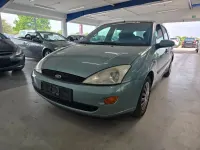 Second-hand Ford Focus Ambiente 101 CP (74 kW) 2000 Albastru Berlinǎ