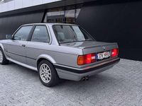 Gebraucht BMW 325 170 PS (125 kW) 1990 Grau Limousine