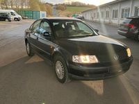 Gebraucht VW Passat 101 PS (74 kW) 1998 Blau Limousine