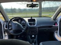 Gebraucht Peugeot 206 68 PS (50 kW) 2009 Weiß Kleinwagen