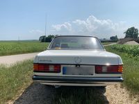 Gebraucht Mercedes E230 136 PS (100 kW) 1982 Weiß Limousine