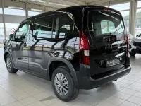Neu Peugeot Rifter Allure 102 PS (75 kW) 2026 Schwarz Van / Kleinbus