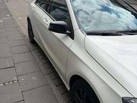 Gebraucht Mercedes A180 122 PS (89 kW) 2012 Weiß Kleinwagen