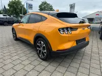 Gebraucht Ford Mustang Mach-E Basis 197 kW (269 PS) 2023 Orange SUV