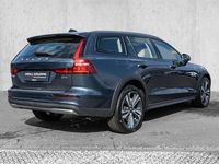 Gebraucht Volvo V60 CC Plus 197 PS (144 kW) 2024 Denim blue / metallic Kombi
