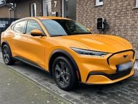 Gebraucht Ford Mustang Mach-E Premium 216 kW (294 PS) 2023 Gelb SUV