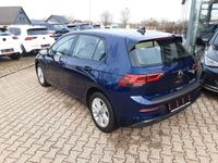Gebraucht VW Golf VIII Life 131 PS (96 kW) 2024 Atlantic blue metallic (metallic) Limousine