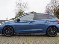 Neu Hyundai i20 Blackline 90 PS (66 kW) 2025 Blau Kleinwagen