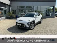Gebraucht Hyundai Kona Trend 120 PS (88 kW) 2024 Serenity white / mic (weiss) SUV