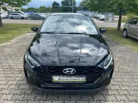 Gebraucht Hyundai i20 Select 101 PS (74 kW) 2020 Schwarz Kleinwagen