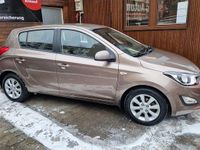 Gebraucht Hyundai i20 101 PS (74 kW) 2012 Grau Limousine