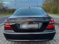 Gebraucht Mercedes E220 150 PS (110 kW) 2004 Schwarz Limousine