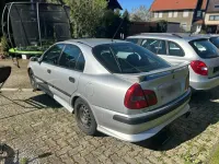 Begagnad Mitsubishi Carisma 122 HK (89 kW) 2000 Grå Sedan