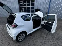 Gebraucht Toyota Aygo 68 PS (50 kW) 2014 Weiß Kleinwagen