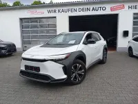 Gebraucht Toyota bZ4X 150 kW (204 PS) 2024 Platinumweiß perleffekt SUV