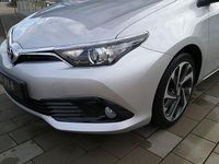 Gebraucht Toyota Auris Comfort 99 PS (72 kW) 2015 Silver metallic Limousine