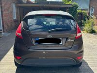 Gebraucht Ford Fiesta 60 PS (44 kW) 2012 Braun Kleinwagen