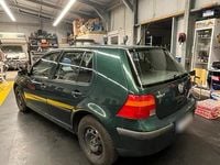 Gebraucht VW Golf IV 75 PS (55 kW) 1998 Grün Kleinwagen