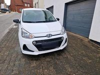 Gebraucht Hyundai i10 67 PS (49 kW) 2017 Weiß Kleinwagen
