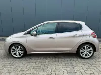 Gebraucht Peugeot 208 Allure 120 PS (88 kW) 2012 Violet Kleinwagen