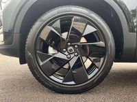 Neu Volvo XC40 Plus 163 PS (119 kW) 2025 Onyx schwarz SUV