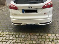 Gebraucht Ford Focus ST 250 PS (183 kW) 2014 Weiß Kombi